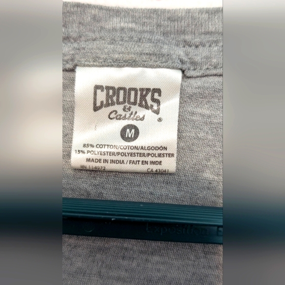 Crooks & Castles Gray V-Neck T-Shirt Size Medium - Picture 7 of 7